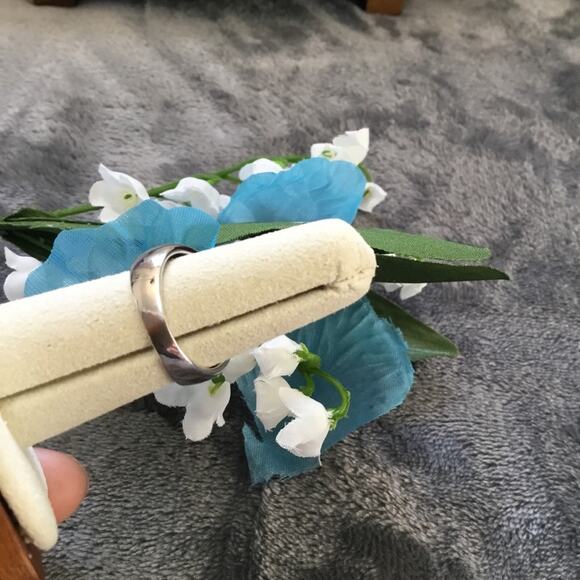 Sterling Silver Blue Stone Ring - Picture 3 of 9